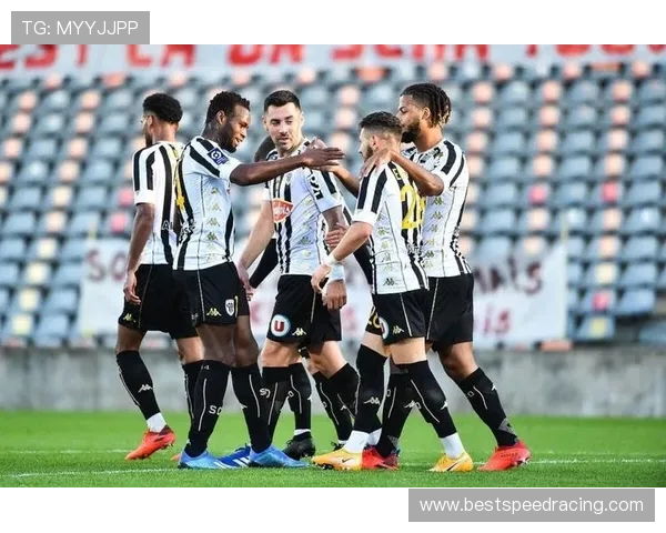 降级区对话：昂热主场迎战梅斯，双方皆需三分脱困