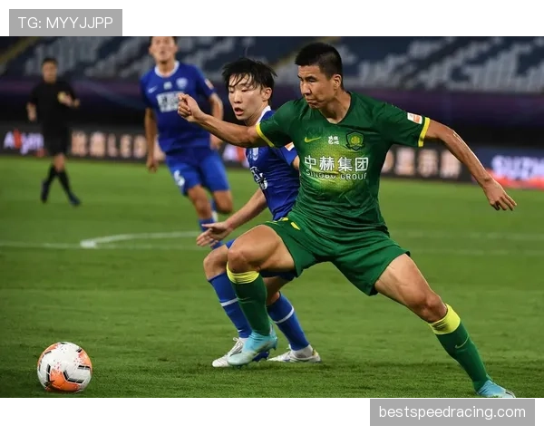 特写：沧州雄狮33岁老将的后腰角色转型，专司防守拦截与转换第一传